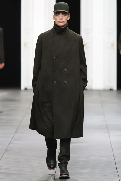 Look 3